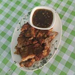 คอหมูชุบแป้งทอด