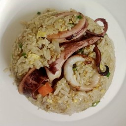 ข้าวผัดปลาหมึก