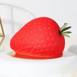 STRAWBERRY MOUSSE CAKE
