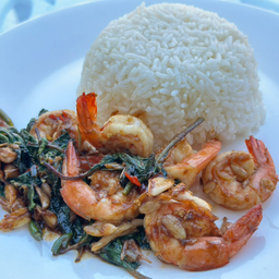 ข้าวกะเพรากุ้ง (Stir-fried Shrimp with Basil)