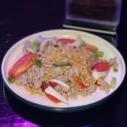 ยำมาม่าหมูสับ