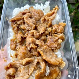 ข้าวหมูนุ่มผัดน้ำมันหอย