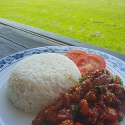 กระเพราไก่กรอบ