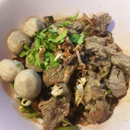 ก๋วยเตี๋ยวเนื้อแห้ง