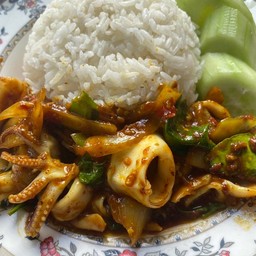 ผัดเผ็ดทะเลพริกแกงใต้