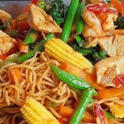 มาม่าผัดขี้เมาทะเล