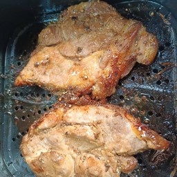 สันคอหมูย่างจิ้มแจ่ว