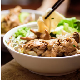 ก๋วยเตี๋ยวไก่ตุ๋น (น่อง+ตีน)