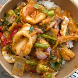 ปลาหมึกผัดไข่เค็ม