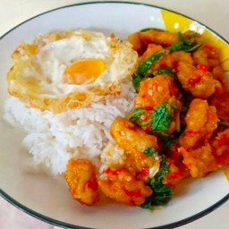 ข้าวกะเพราไก่ป๊อบ +ไข่ดาว