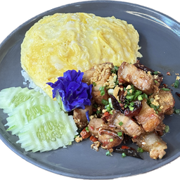 ข้าวหมูกรอบผัดพริกเกลือ x ไข่ข้น