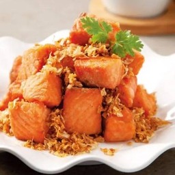 ข้าวแซลมอนทอดกระเทียม