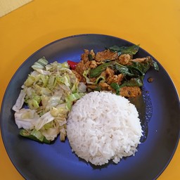 ข้าวสวย ผัดเครื่องแกงหมู +กะหล่ำปลีผัดน้ำปลา