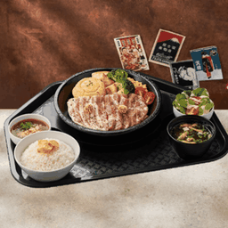 ชุดเปปเปอร์ยากินิกุหมูคุโรบูตะและหมูสามชั้น