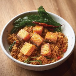 ข้าวผัดกะเพราแซลมอน