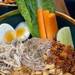 หมี่ข้าวไรซ์เบอร์รี่ไก่ฉีก