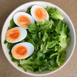 สลัดไข่ต้ม