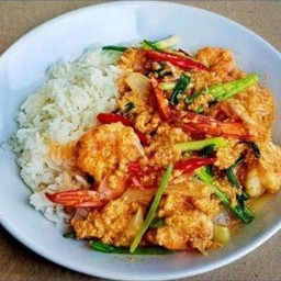 ข้าวราดผัดผงกระหรี่ เลือกเนื้อสัตว์หลายอย่าง