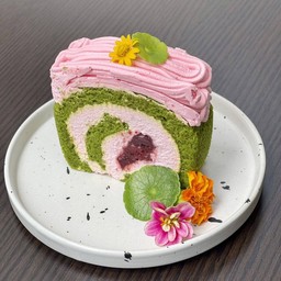 Matcha strawberry roll