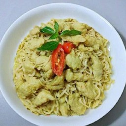 ผัดมาม่าเขียวหวานแห้ง