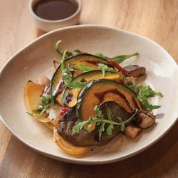 สลัดผักย่าง