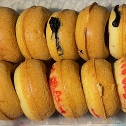 โดนัท & เค้กกันเอง