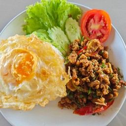 ข้าวคั่วกลิ้งหมูสับไข่ดาว