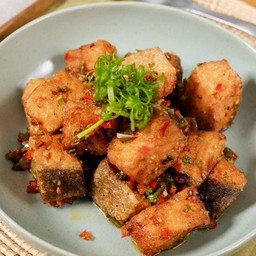 ข้าวแซลมอนทอดพริกเกลือ