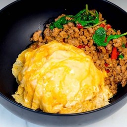 กะเพราหมูสับไข่ข้น