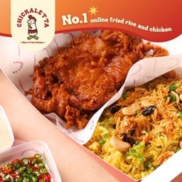 ข้าวผัดผงกะหรี่ ไก่ทอด