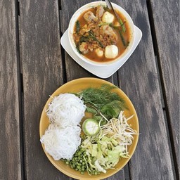 ขนมจีนน้ำยาป่าตีนไก่