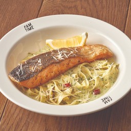 เฟตตูชินีแซลมอนเพสโต