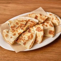 เคซาดิย่าผักโขมเบคอน