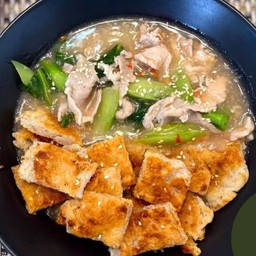 ราดหน้าเส้นกรอบ