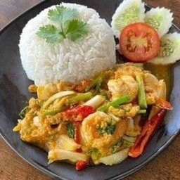 ข้าวราดผัดผงกะหรี่