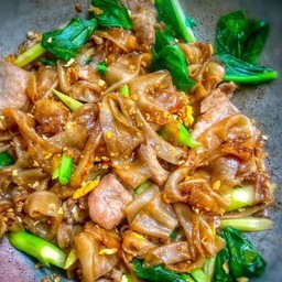 ผัดซีอิ้วเส้นใหญ่