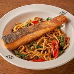 สปาเกตตี้ผัดขี้เมาแซลมอน