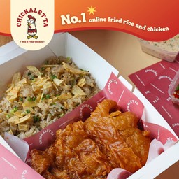 ข้าวผัดกระเทียมพริกไทย ไก่ทอด