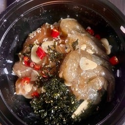 มอนมั้ย by เบญ ข้าวหน้าแซลม่อน แซลมอนดอง กุ้งดอง แซลม่อน สไตล์เกาหลี ญี่ปุ่น น้ำปั่น อโวคาโด้