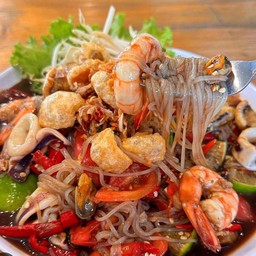 ตำเส้นเล็ก หมูยอ+กุ้ง+ปลาหมึก