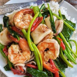 ข้าวราดผัดคะน้าน้ำมันหอย  เลือกเนื้อสัตว 1 อย่าง