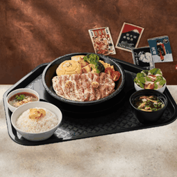 ชุดเปปเปอร์ยากินิกุหมูคุโรบูตะและหมูสามชั้น