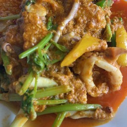 ทะเลผัดผงกะหรี่ 咖哩海鮮炒飯