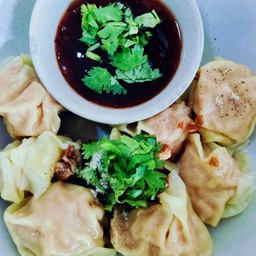 เกี๊ยวหมูเด้งลวกจิ้มน้ำจิ้มมะขามเปียก อร่อยๆ