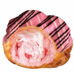 Eclair strawberry cheesecake