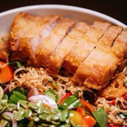 ยำมาม่าสามชั้นทอดYum Deep Fried Pork Belly