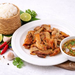 หมูย่าง น้ำจิ้มแจ่ว + ข้าวเหนียว 1 ที่