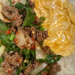 กะเพราเนื้อสับไข่เจียว