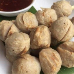 ลูกชิ้นหมูทอด 3 ไม้