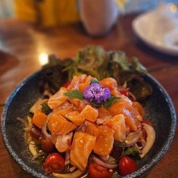 ยำแซลมอน